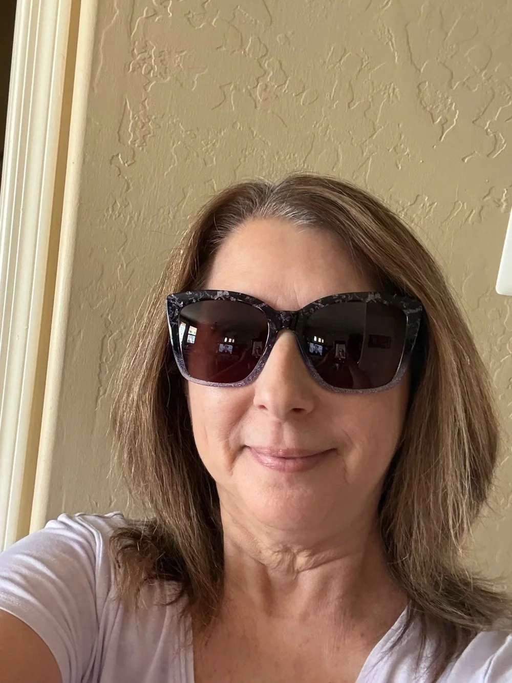 Classic Cat-Eye Women's Sunglasses in Black Speckle NWOT